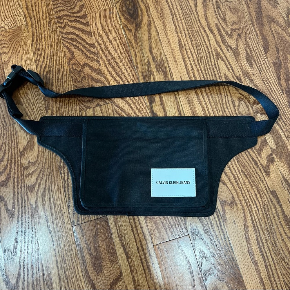 Calvin Klein Jeans Unisex Black Fanny Pack Adjustable Webbed Belt Clip Buckle